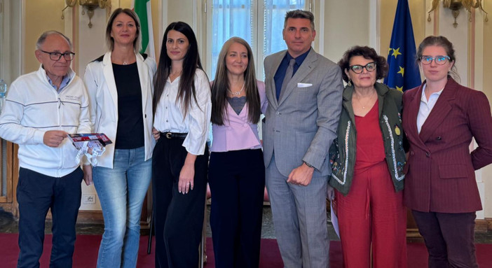 Da sinistra Michele Di Toro, Ivana Perusin, Stefania Rollo, Luisa Bamonte, Andrea Sinigaglia, Rossella Dimaggio e Laura Broggi Da sinistra Michele Di Toro, Ivana Perusin, Stefania Rollo, Luisa Bamonte, Andrea Sinigaglia, Rossella Dimaggio e Laura Broggi