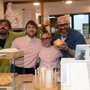 Ernesto Crespi e Riccardo Federici con Camilla, che gestisce il locale, e Mike Ernesto Crespi e Riccardo Federici con Camilla, che gestisce il locale, e Mike