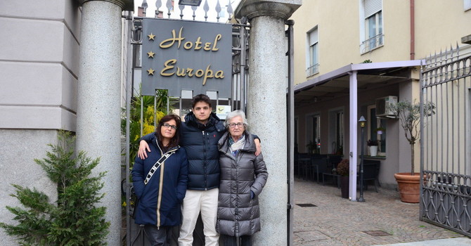 Le chiavi dell'Hotel Europa e, un pochino, anche dello spirito di Varese, sono custodite da Mara Baila, suo figlio Andrea e Maria Sala Tenna