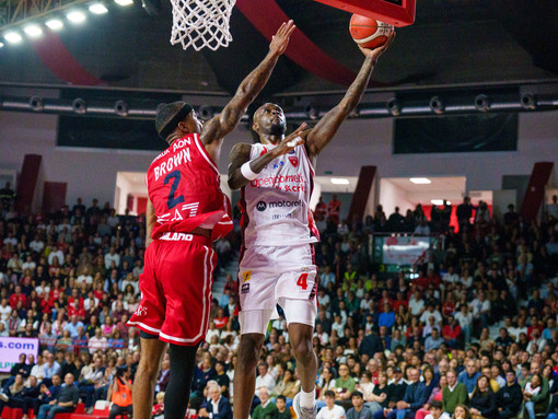 Moore a canestro (foto Fabio Averna)