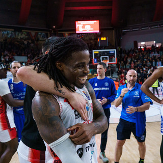 L'eroe di Varese-Brescia: Iroegbu (Foto Averna)