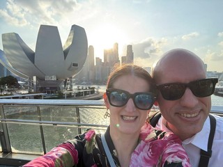 Il viaggio oltre ogni barriera di Elena Travaini e Roberto Lachin negli Emirati Arabi Uniti e a Singapore