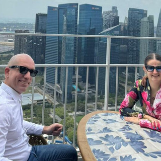 Il viaggio oltre ogni barriera di Elena Travaini e Roberto Lachin negli Emirati Arabi Uniti e a Singapore