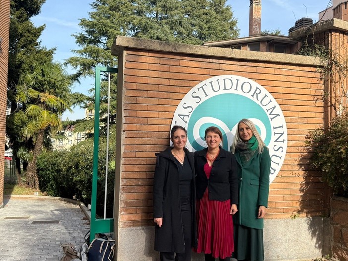 Da sinistra: le organizzatrici dell’evento Ester Papa, Paola Biavaschi e Cristina Morosini