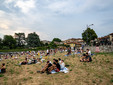 I varesini al Belvedere di Azzate in attesa dell'eclissi, poi nascosta dal formarsi di nubi all'orizzonte (foto Alessandro Galbiati) I varesini al Belvedere di Azzate in attesa dell'eclissi, poi nascosta dal formarsi di nubi all'orizzonte (foto Alessandro Galbiati)