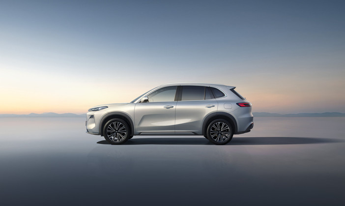 La nuova Geely Starray EM-i: un SUV dinamico che garantisce percorrenze record e un comfort di bordo premium