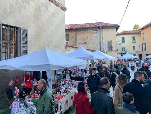 Castiglione Olona, la Fiera del Cardinale fa il pieno: 90 espositori per una domenica tutta da vivere Castiglione Olona, la Fiera del Cardinale fa il pieno: 90 espositori per una domenica tutta da vivere