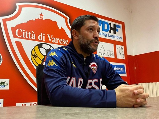 Varese, nuovo &quot;record&quot;: via il mister alla rifinitura e a 4 gare dalla fine. In panchina Unghero dalla Juniores. Rosati: «Colpa di tutti»
