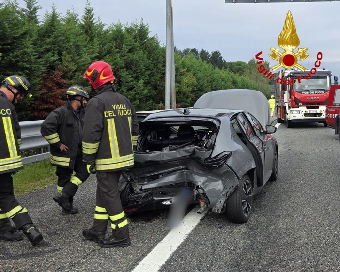 Le immagini dell'incidente di questa mattina sull'Autostrada dei Laghi a Fagnano Olona Le immagini dell'incidente di questa mattina sull'Autostrada dei Laghi a Fagnano Olona