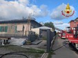 Le immagini dell'incendio del tetto della casa a Fagnano Olona nelle foto dei vigili del fuoco