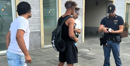 Estate sicura, pattugliamenti della polizia a Varese e Luino: controllate oltre cento persone e attività commerciali Estate sicura, pattugliamenti della polizia a Varese e Luino: controllate oltre cento persone e attività commerciali