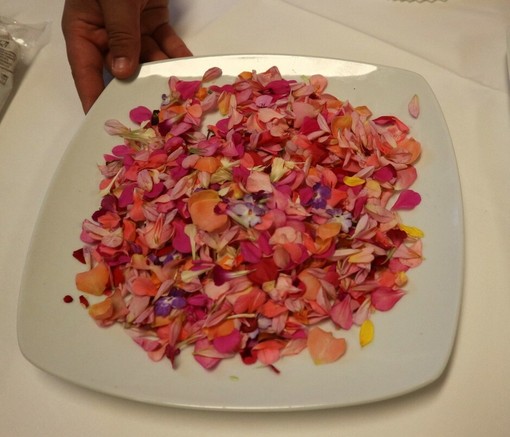 A Golosaria Milano si cucina con i fiori eduli