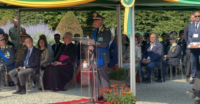 Alcune immagini della cerimonia dei 252 anni di fondazione della Guardia di Finanza che si è svolta sabato mattina ai Giardini Estensi di Varese