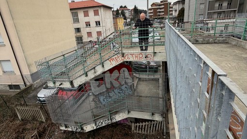 Il consigliere Franco Formato in azione tra il piazzale di Valganna e via Giambologna