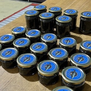 Contrabbando di alimentari in dogana tra Italia e Canton Ticino: fermati con alcolici, carne e caviale