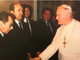 Carlo Visconti stringe la mano a Papa Giovanni Paolo II