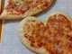 Le pizze a forma di cuore del Panificio Savelli di Gazzada (foto dalla pagina Facebook del negozio)