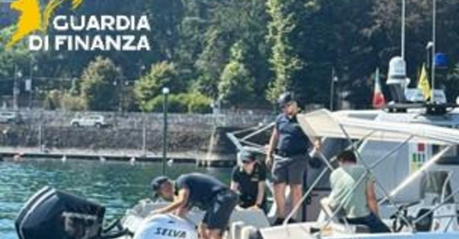 Sequestrate sul Lago Maggiore quattro imbarcazioni con motori manomessi e affittate a turisti senza patente nautica Sequestrate sul Lago Maggiore quattro imbarcazioni con motori manomessi e affittate a turisti senza patente nautica