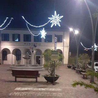 La magia del Natale scalda e illumina il centro storico di Gavirate