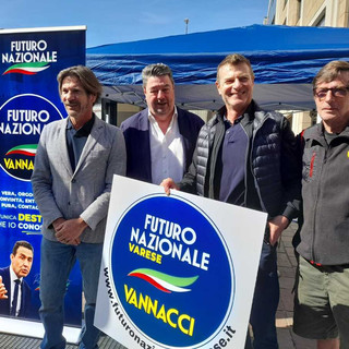 In piazza Repubblica il banchetto per la raccolta firme della prima proposta popolare del nuovo comitato varesino di Futuro Nazionale