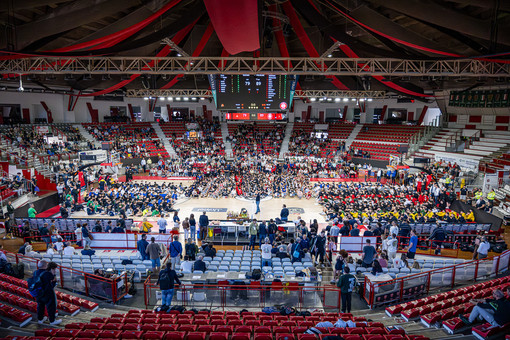 Il campo del Lino Oldrini invaso dai piccoli, grandi, protagonisti del Trofeo Garbosi (foto di Alessandro Umberto Galbiati)