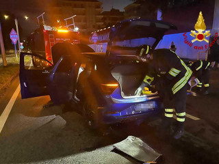 Le immagini dei vigili del fuoco dell'incidente di questa notte in via Noè a Gallarate Le immagini dei vigili del fuoco dell'incidente di questa notte in via Noè a Gallarate