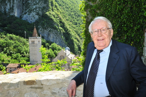 Giuseppe Zamberletti in una foto d'archivio Giuseppe Zamberletti in una foto d'archivio