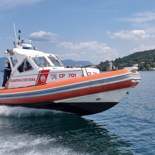 Lago Maggiore, raffica di sanzioni dalla guardia costiera a diportisti indisciplinati