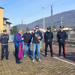 Un'immagine della cerimonia della Giornata della Memoria a Gavirate (foto dalla pagina Facebook della Fondazione Bernacchi)