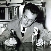 Gianni Rodari in uno scatto degli Anni Cinquanta (wikipedia.org)