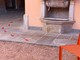 FOTO. Orme rosse dal palazzo comunale alla panchina di Villa De Ambrosis: il messaggio di Gavirate contro la violenza sulle donne