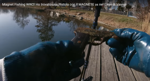 La pistola &quot;pescata&quot; nelle acque del lago di Varese a Gavirate da Marco Gaspari