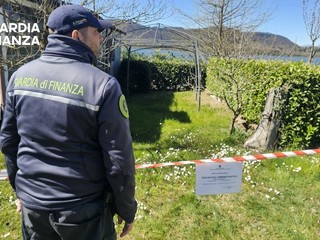 La Guardia di Finanza al campeggio sul lago di Comabbio