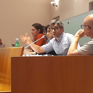 Giovanni Pignataro (Pd) tra i banchi del consiglio comunale di Gallarate