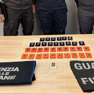 Lingotti e monete d'oro intercettati al valico di confine di Brogeda