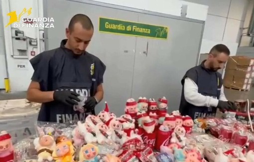 I giocattoli contraffatti sequestrati a Malpensa