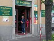 Ottorino Zini nella sua bottega di calzolaio a Gavirate Ottorino Zini nella sua bottega di calzolaio a Gavirate