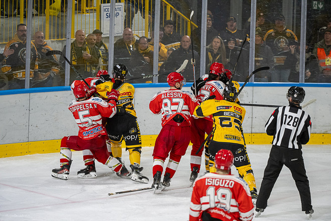 La rissa del secondo tempo non ha acceso il Varese (Foto Alessandro Galbiati)