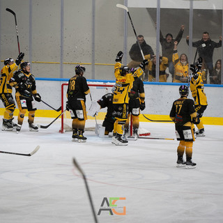 Bastille mette dentro il 3-2 coronando rimonta e sorpasso: delirio all'Acinque Ice Arena (Foto Alessandro Umberto Galbiati)