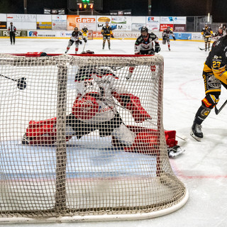 Borghi insacca il 3-3 dopo un'azione da fantahockey con De Toni (foto di Alessandro Umberto Galbiati)