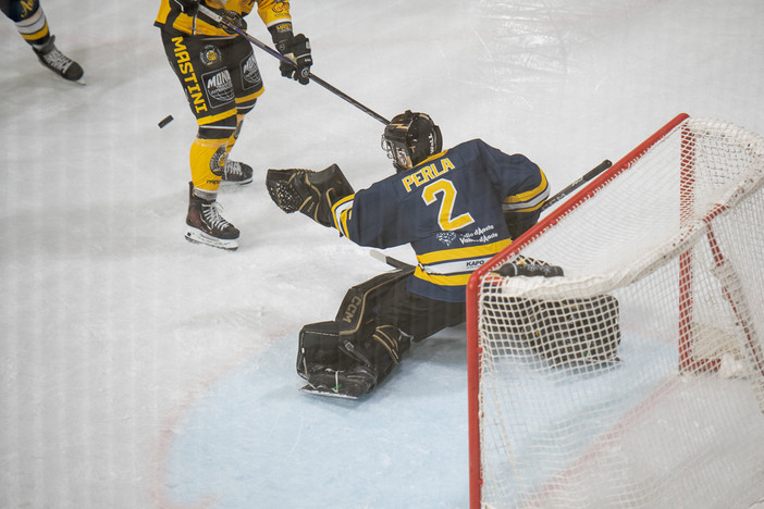 Rocco Perla chiude la porta dell'Aosta (Foto Galbiati) Rocco Perla chiude la porta dell'Aosta (Foto Galbiati)
