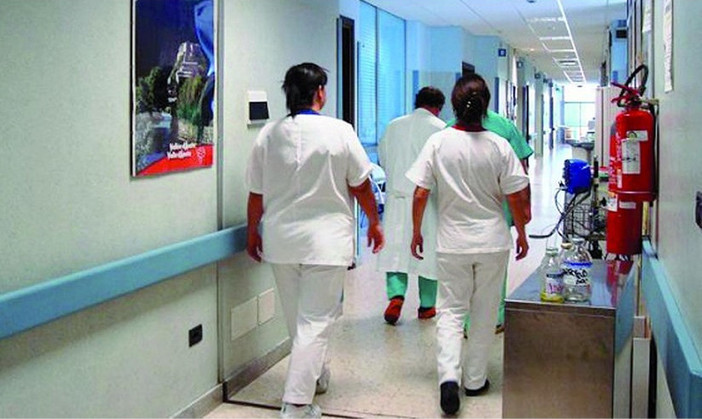 Regione Lombardia: «Da settembre operativa la norma per aumentare lo stipendio a medici e infermieri nelle zone al confine con la Svizzera»