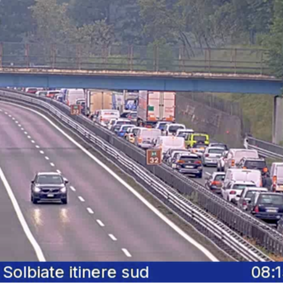 Le code sull'A8 dopo l'incidente di questa mattina (foto da webcam Autostrade per l'Italia)