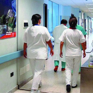 Regione Lombardia: «Da settembre operativa la norma per aumentare lo stipendio a medici e infermieri nelle zone al confine con la Svizzera»