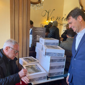 Alessandro Clerici con l'artista Antonio Pedretti