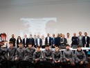 I meccanici del futuro dell'Isis Newton di Varese si mettono alla prova durante il loro percorso scolastico grazie al progetto Toyota Tech School. Sotto i referenti del progetto e gli ospiti dell'Isis con il dirigente scolastico Marzagalli e il sindaco Galimberti
