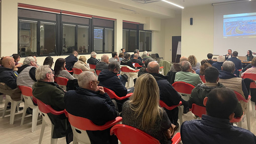 Alcune immagini dell'assemblea pubblica sul sovrappasso sulla Sp1 a Gavirate Alcune immagini dell'assemblea pubblica sul sovrappasso sulla Sp1 a Gavirate