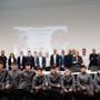 I meccanici del futuro dell'Isis Newton di Varese si mettono alla prova durante il loro percorso scolastico grazie al progetto Toyota Tech School. Sotto i referenti del progetto e gli ospiti dell'Isis con il dirigente scolastico Marzagalli e il sindaco Galimberti