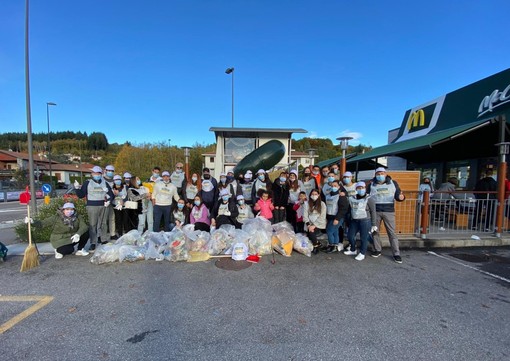 La giornata per l'ambiente del McDonald's di Induno Olona: raccolti 60 kg di rifiuti abbandonati