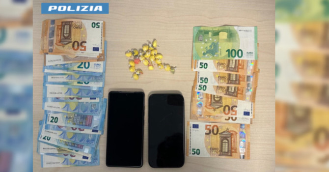 Spacciava droga nei boschi tra Varese e Induno: in manette uno straniero Spacciava droga nei boschi tra Varese e Induno: in manette uno straniero